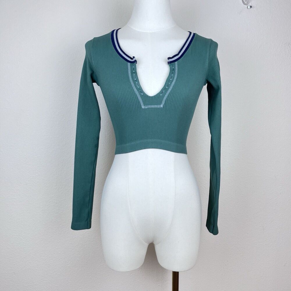 Out From Under Shirt Womens Extra Small Going For Gold Ribbed Cropped Skater